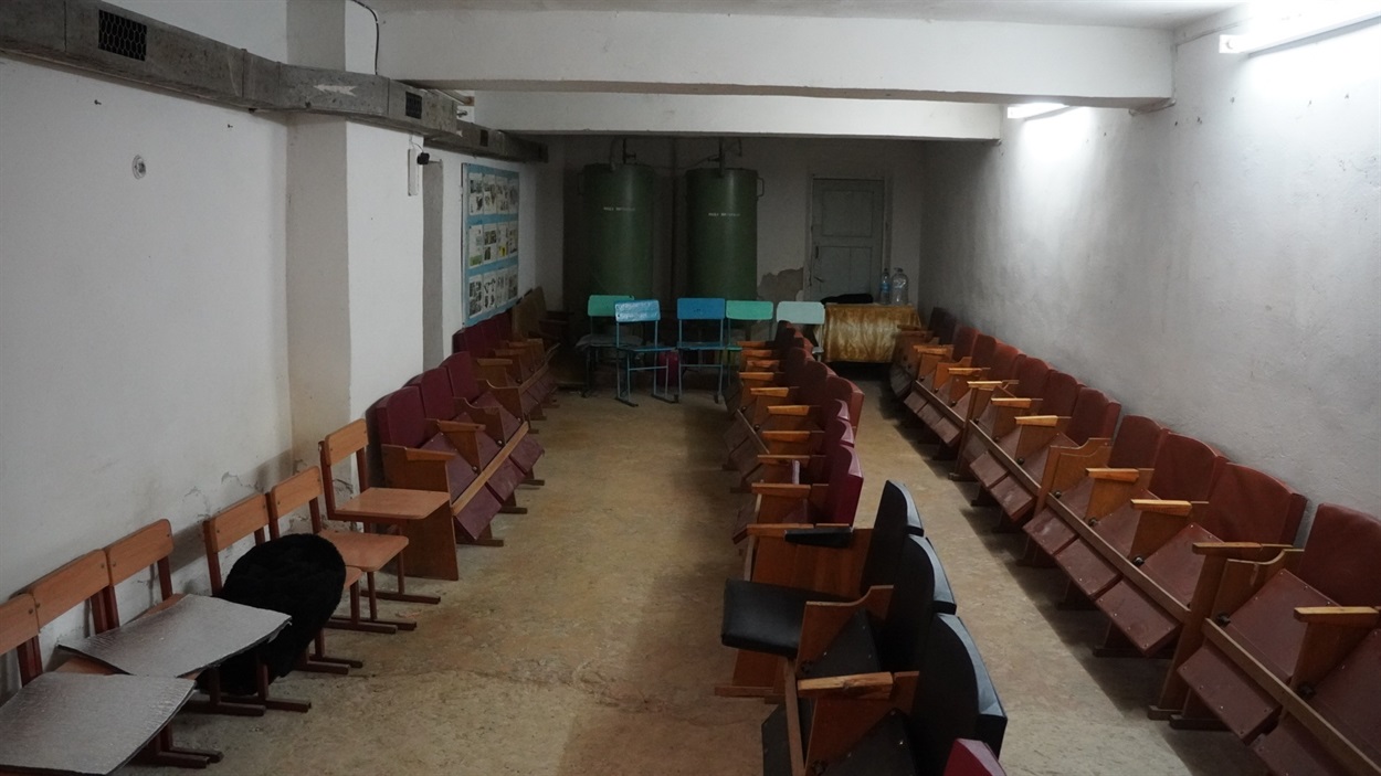 В укритті встановлені місця для двохсот осіб