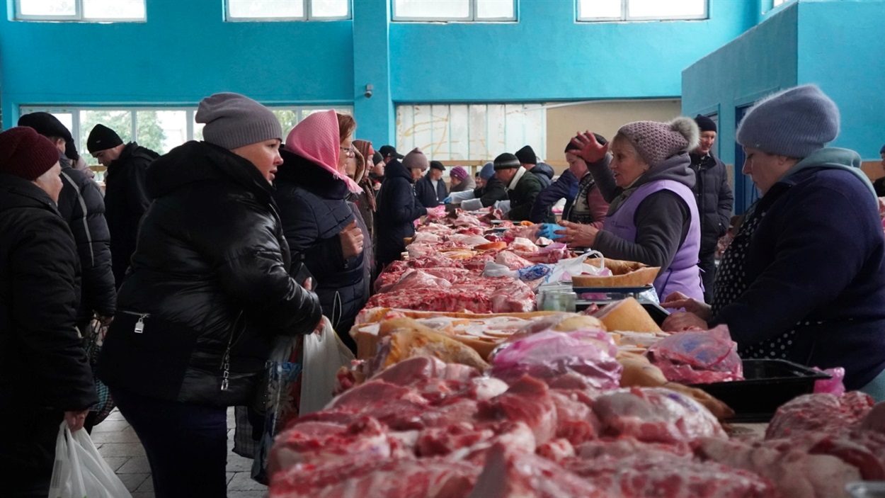 У "м’ясному" вранці покупці є біля кожного продавця