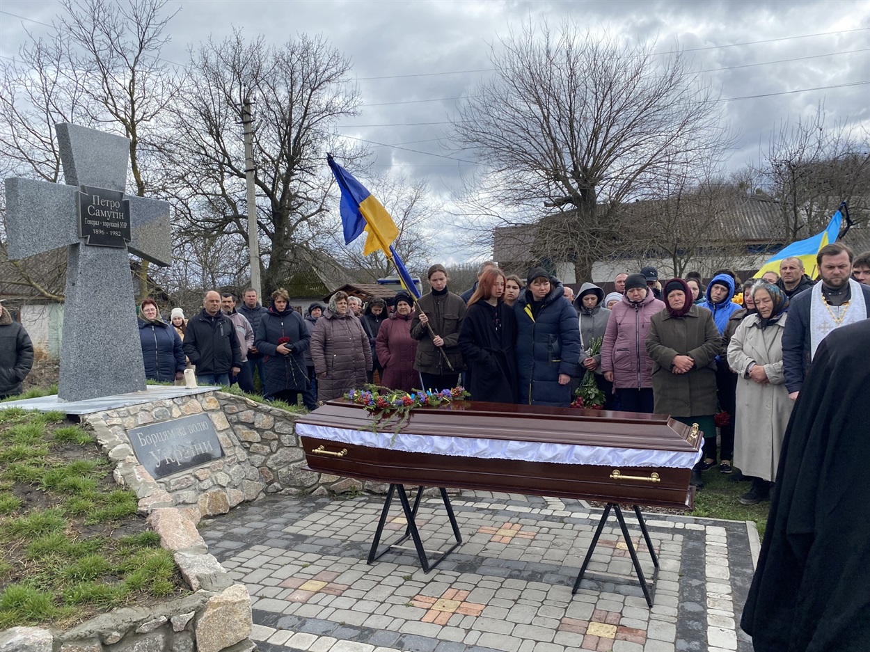 Громадське прощання з Віталієм Краснюком провели біля Козацького хреста в память борцям за Україну. Незадовго до загибелі Віталій його встановив разом із однодумцями
