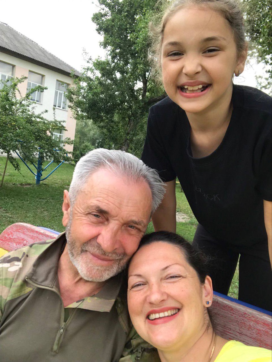 Василь Луцький з донечкою Анечкою та дружиною Ірою