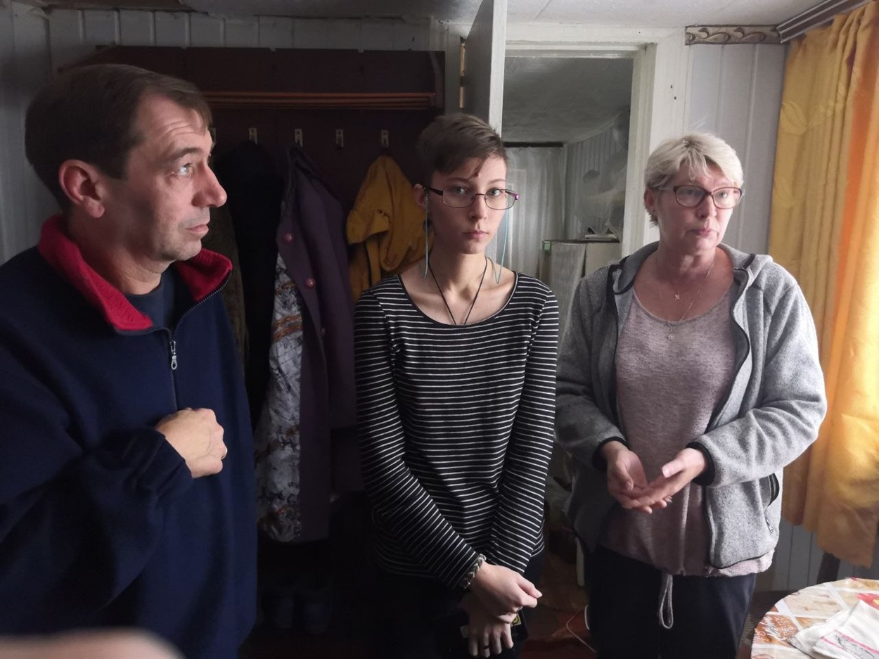 У Пологах-Яненках родину впустив жити у будинок цілком безкоштовно Сергій Бурячок 