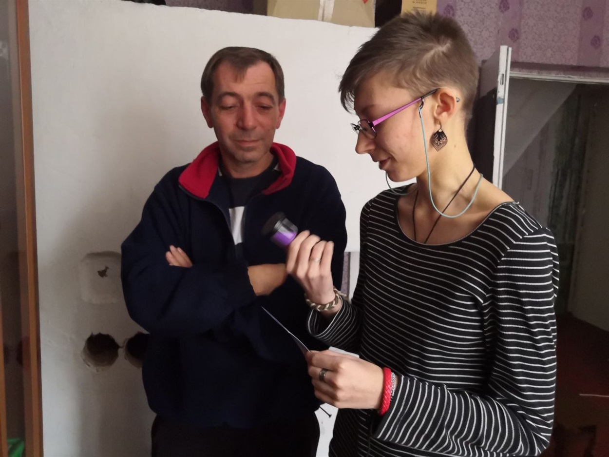 Анна привезла з рідного дому пісочний годинник, який купила у Криму до війни 