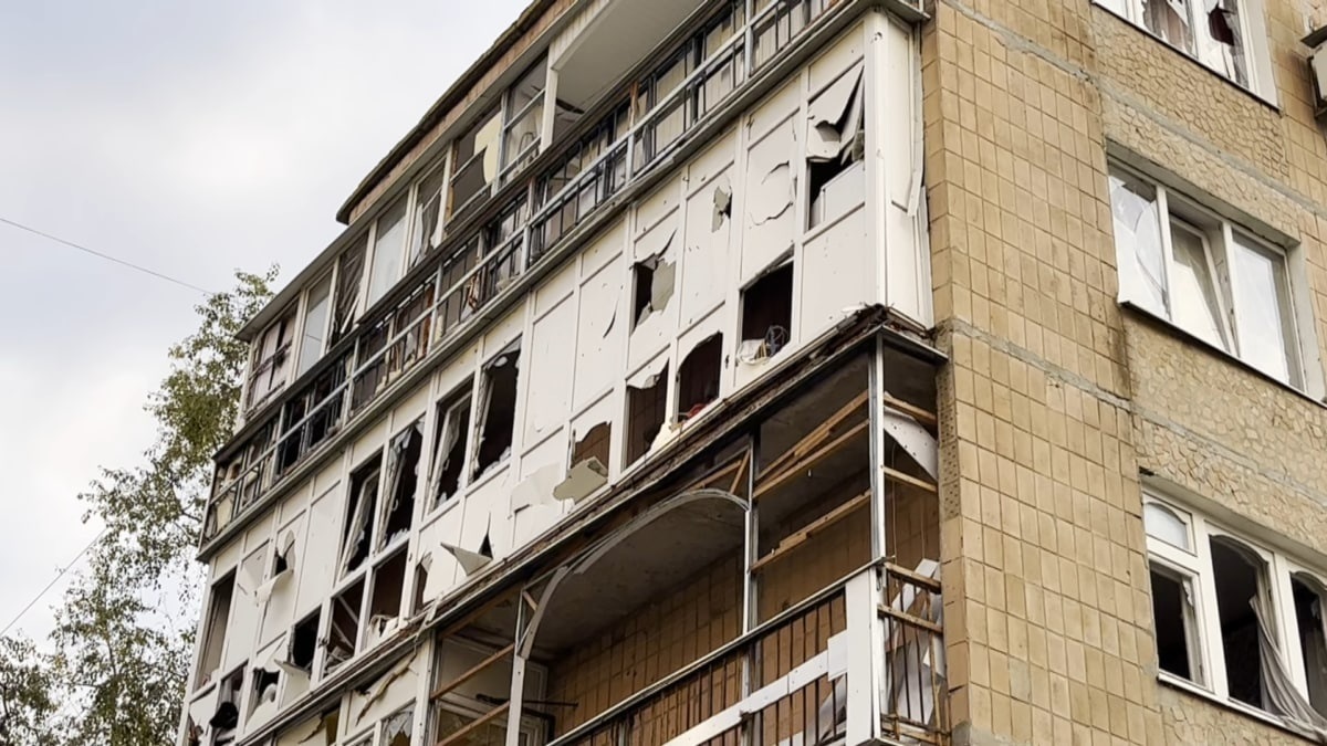 У Вугледарі в будинках майже скрізь вибиті вікна 