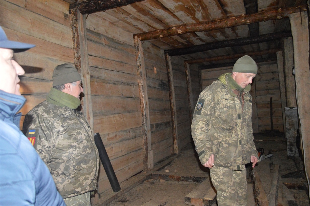 Василю Вовчанівському показали бліндажі захисників