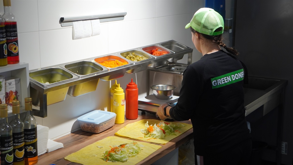 У закладах мережі Green Doner страви готують на відкритих кухнях