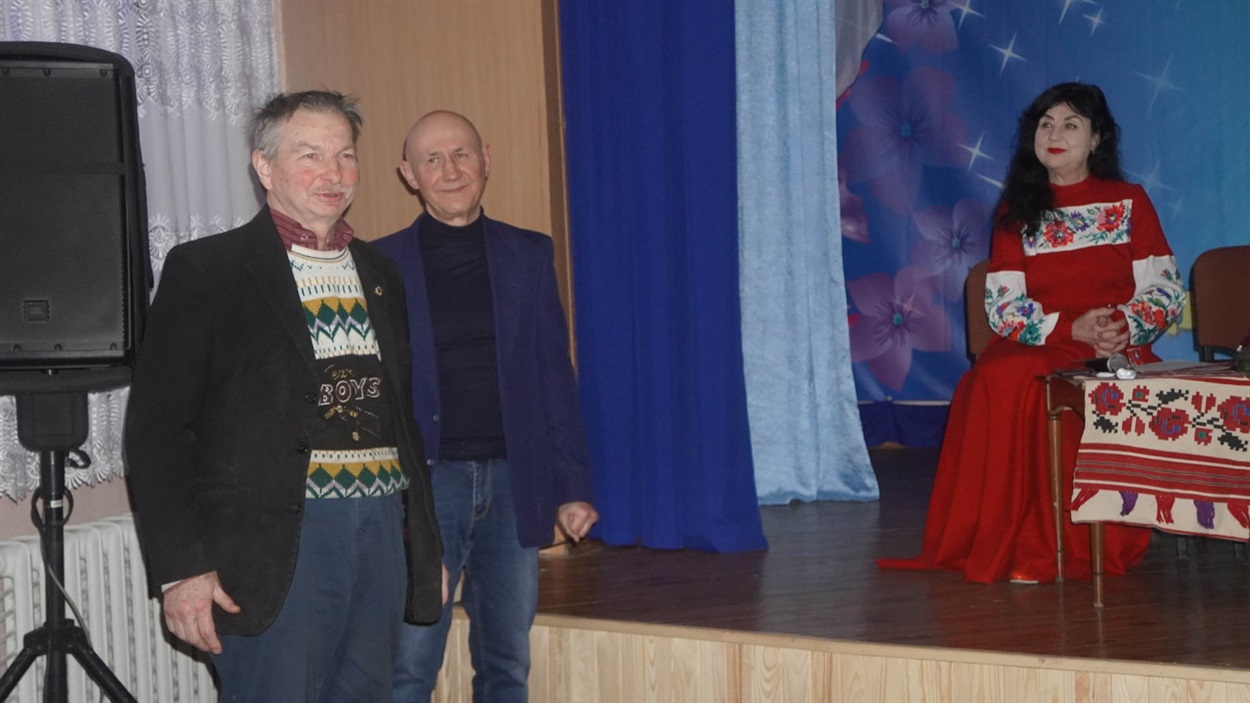 Привітати колегу з творчим вечором завітав переяславський письменник Олег Князенко