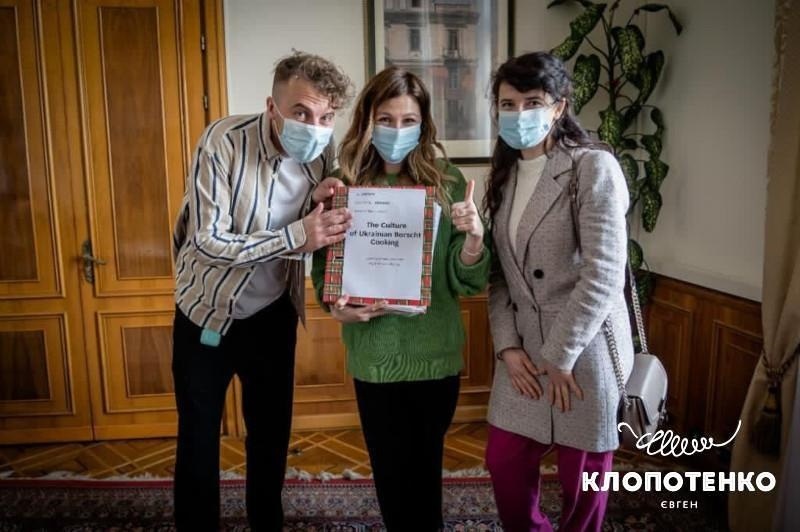 Завдяки зусиллям багатьох людей 30 березня 2021 року Міністерство закордонних справ України через Посольство України у Франції подало номінаційне досьє «Культура приготування українського борщу» на процедуру включення його до Списку нематеріальної культурної спадщини ЮНЕСКО.
