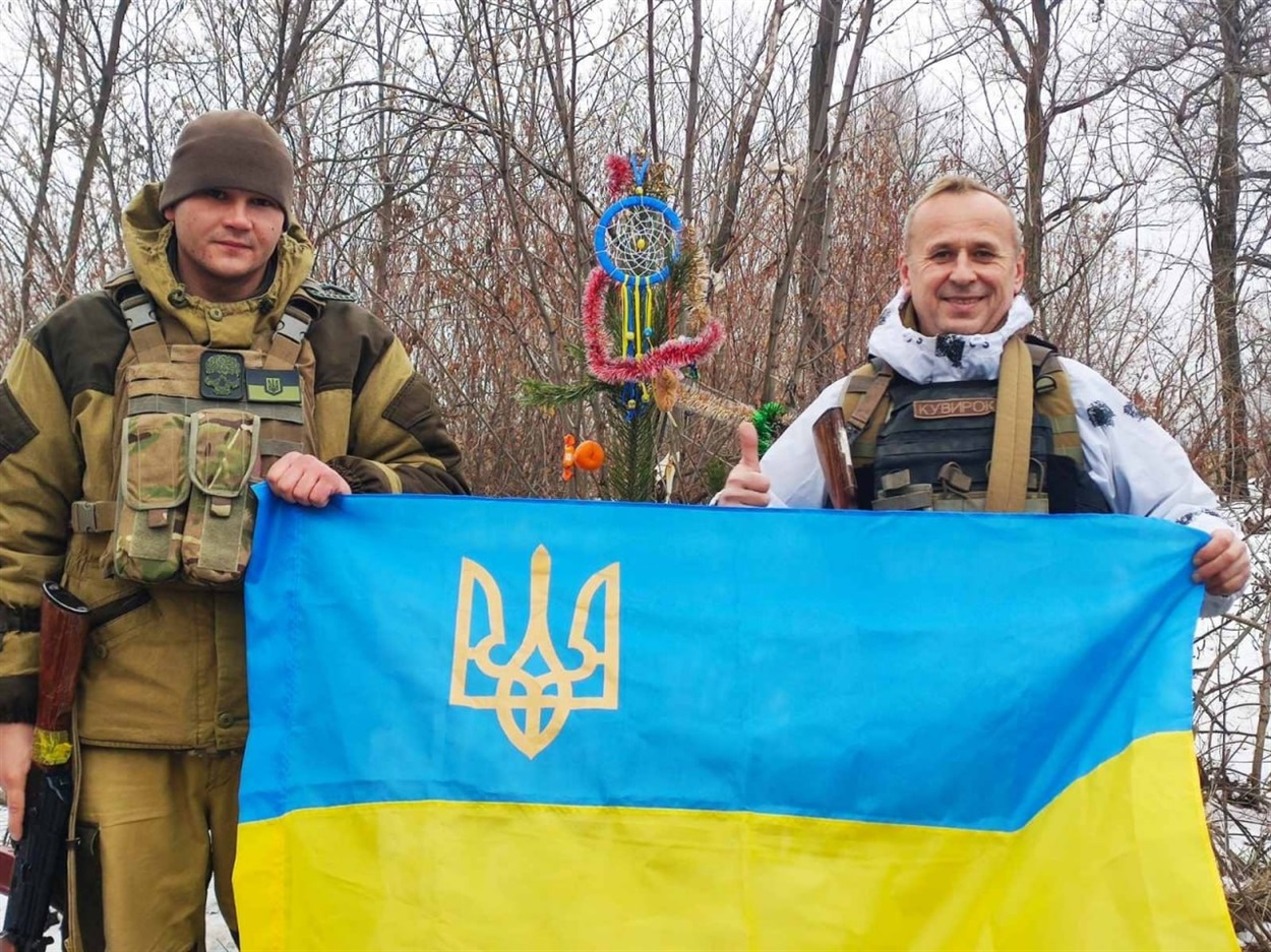 Відважні захисники встановили український стяг на позиціях ворога