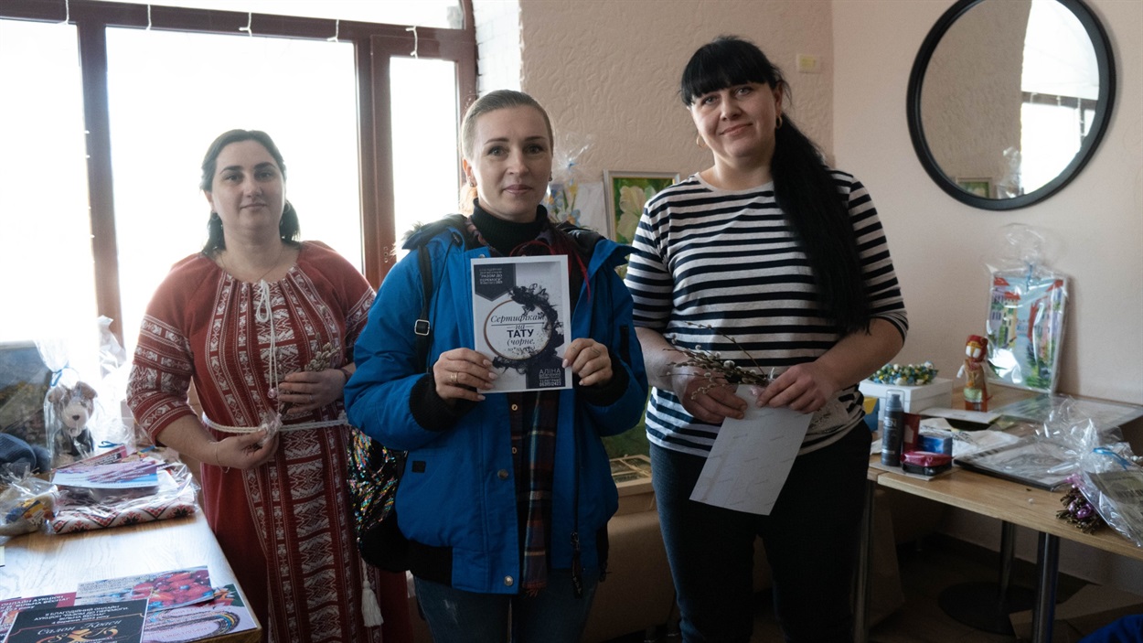 Вікторія придбала на аукціоні аж три лоти, один з них – сертифікат на татуювання від Аліни Шевченко