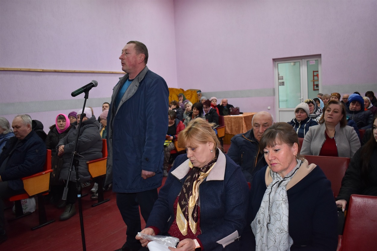 Виступає Валентин Лисенко
