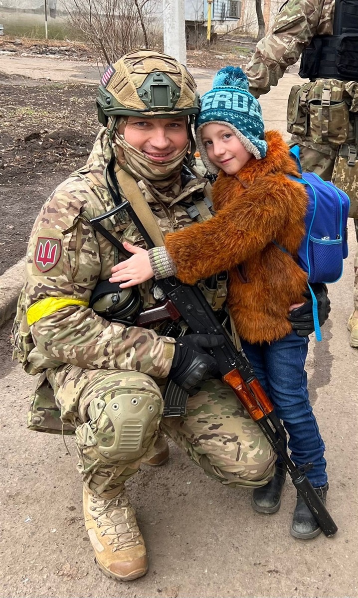 Боєць ЗСУ Петро Волощенко врятував з Бахмута хлопчика та його рідних
