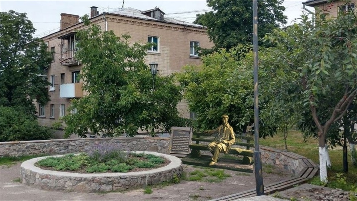 Перша локація, підтримана переяславцями, –   біля р. Альти сквер імені Сікорського і будинку, де він жив. 