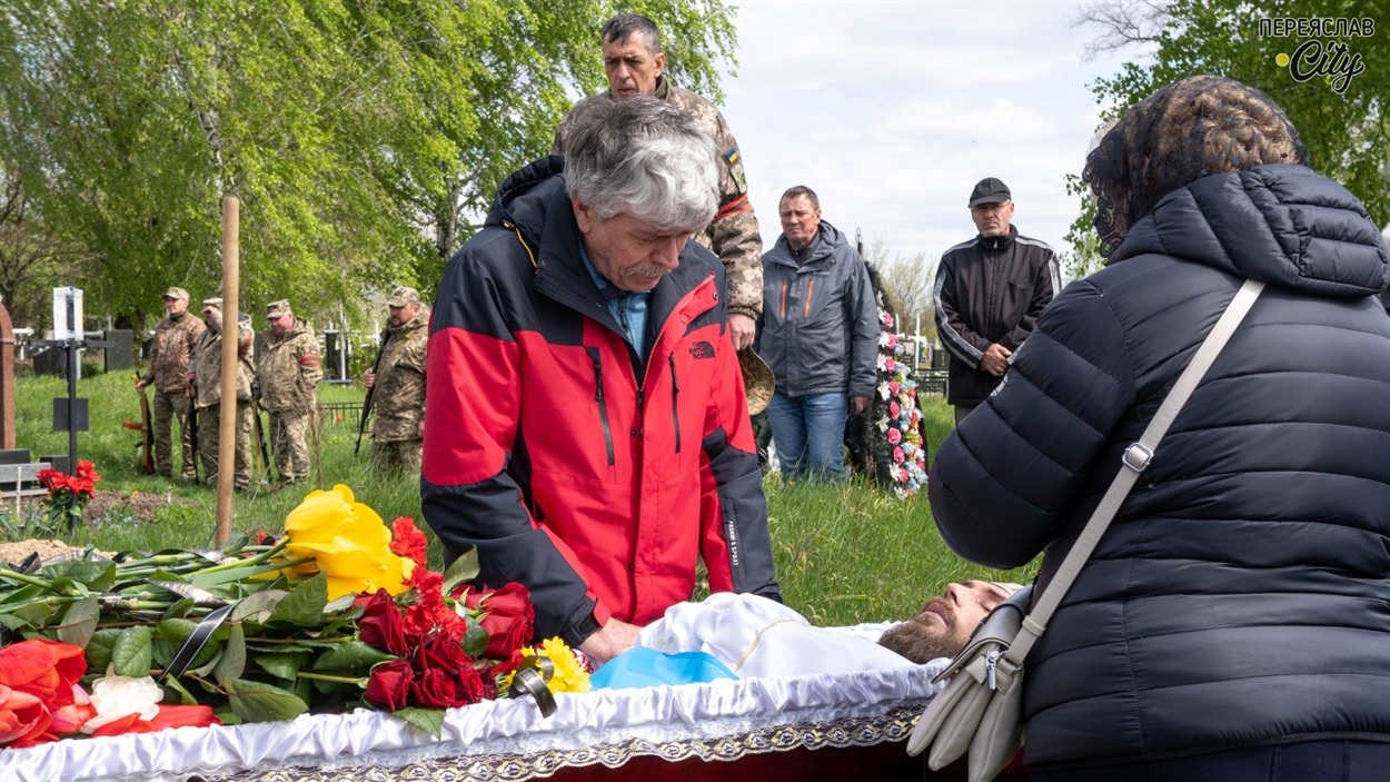 З сином-героєм прощається батько
