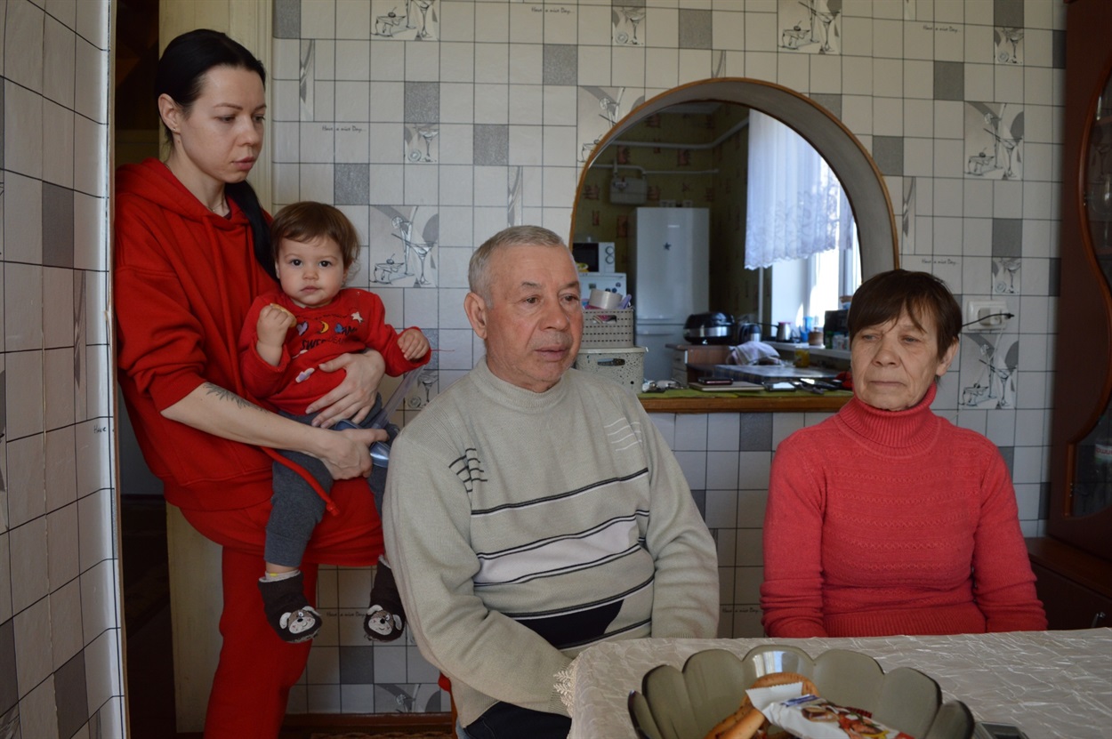 Сестра Альона з донечкою та батьки Олексія Іванова. Мала Каратуль. Квітень 2023 р. 