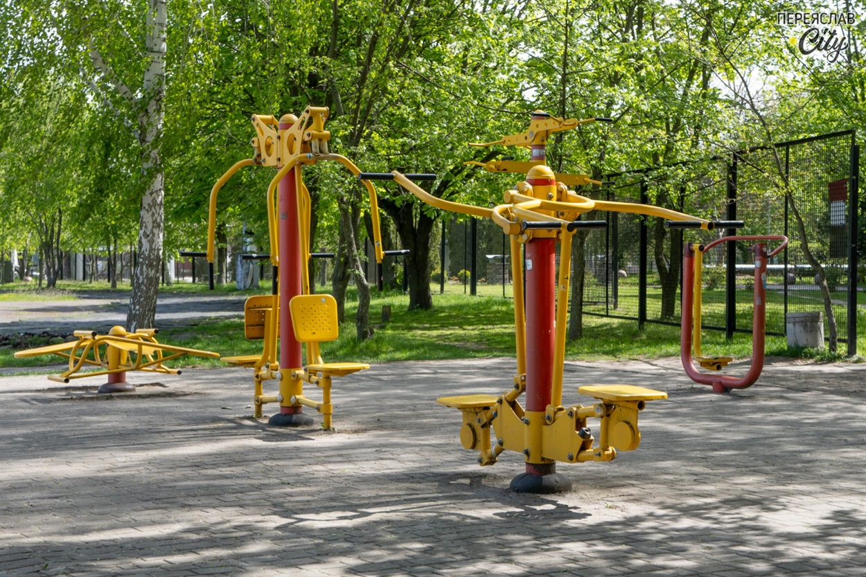 Спортивний комплекс біля університету. Можливо, такий поставлять і для всіх мешканців міста 