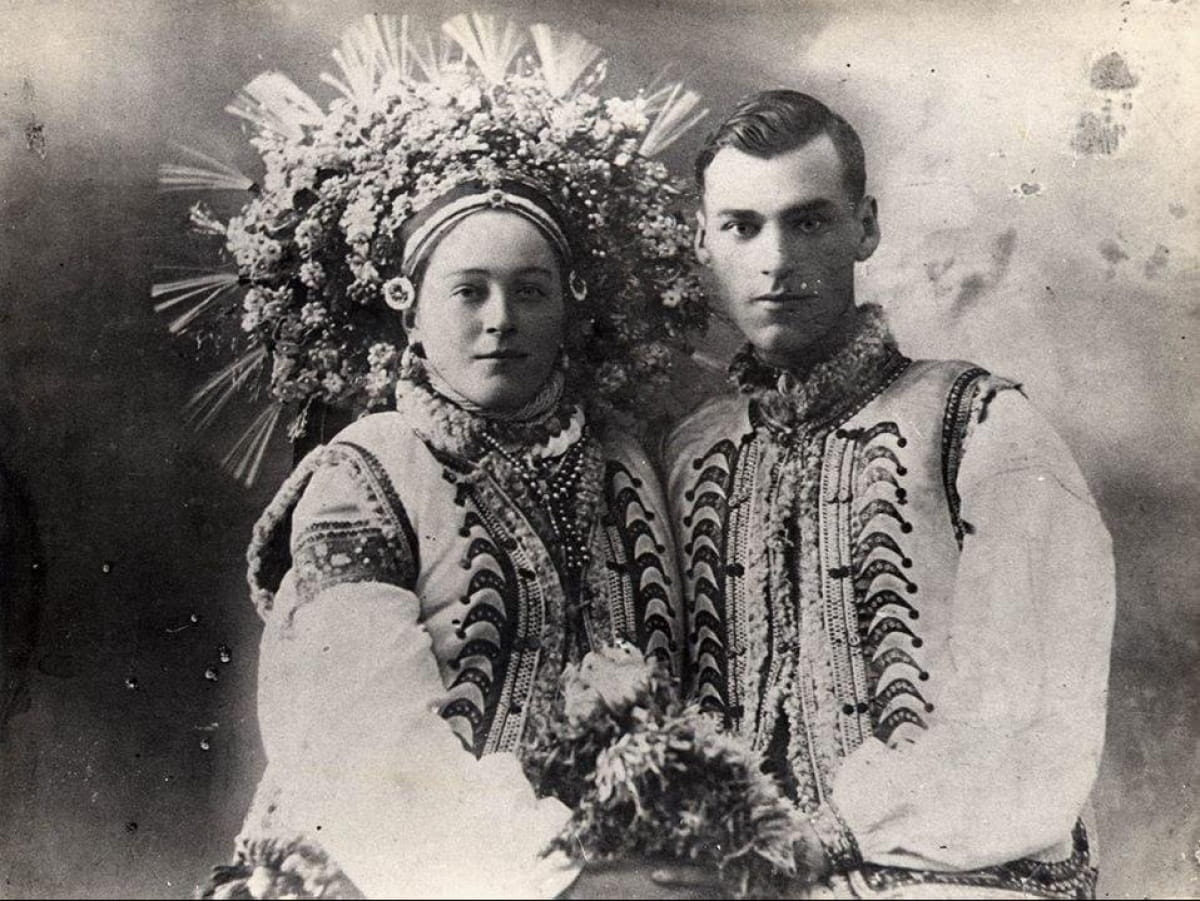 Молодята у вишиванках 