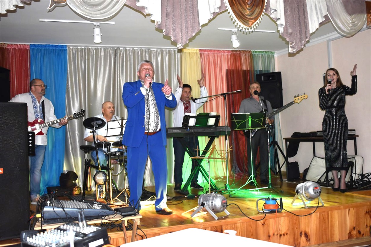 Учасники вокально-інструментального ансамблю «Ерідон»