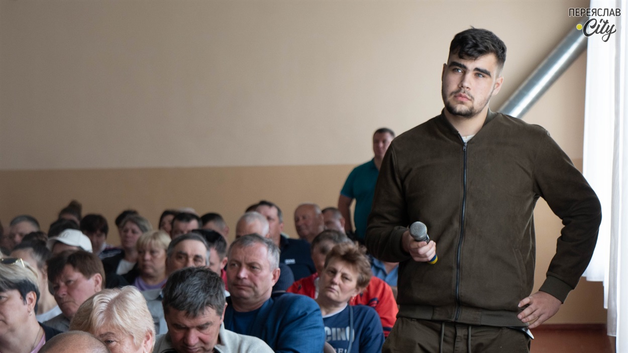 Молодь цікавилася, коли в громаді відкриють нові гуртки та секції