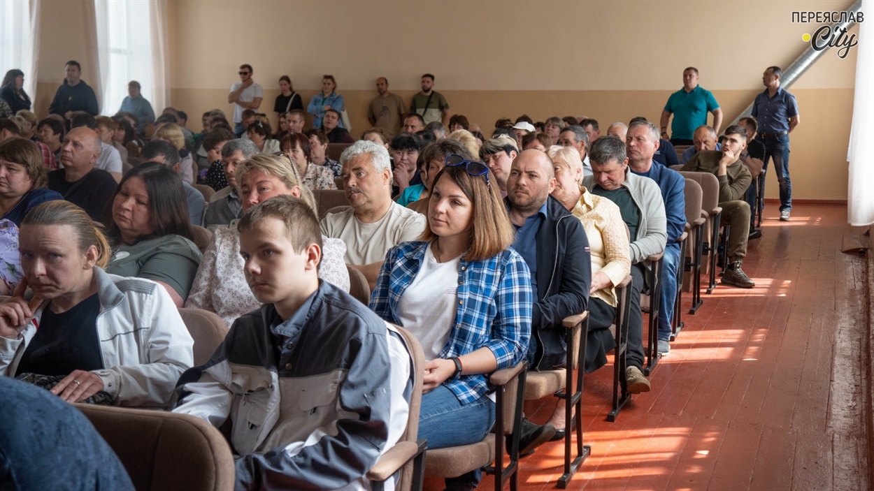 На збори громади прийшли жителі різного віку