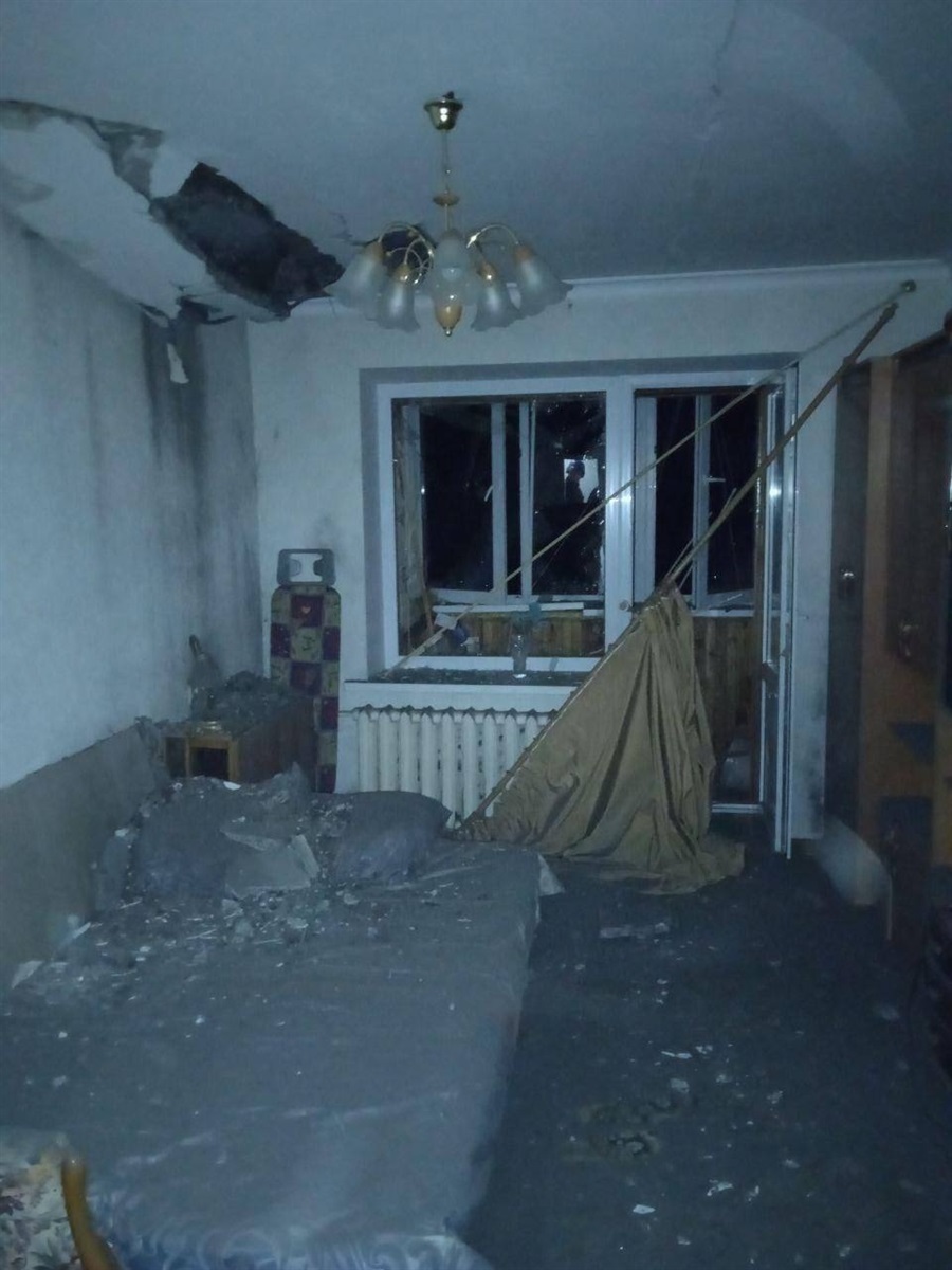 Фото наслідків падіння уламків в Печерському районі