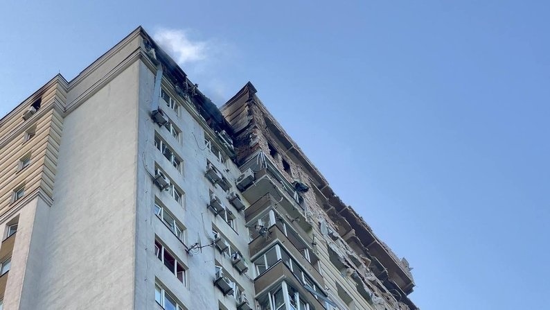Наслідки російської повітряної атаки по Києву 