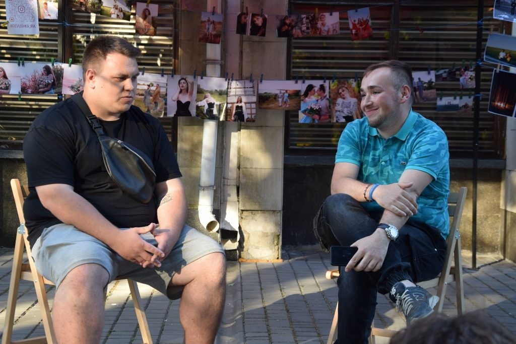 Максим Холошевський захопився фотографуванням у підлітковому віці...