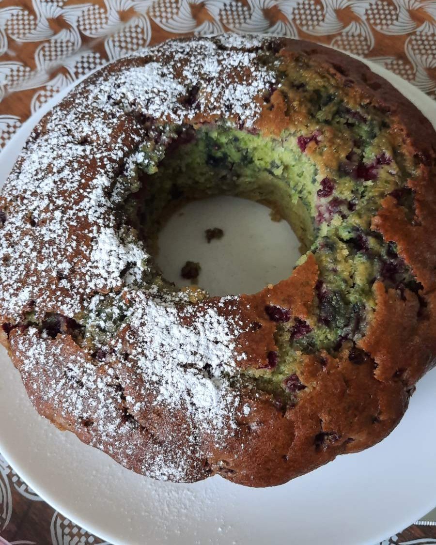 Кабачковий кекс із вишнями