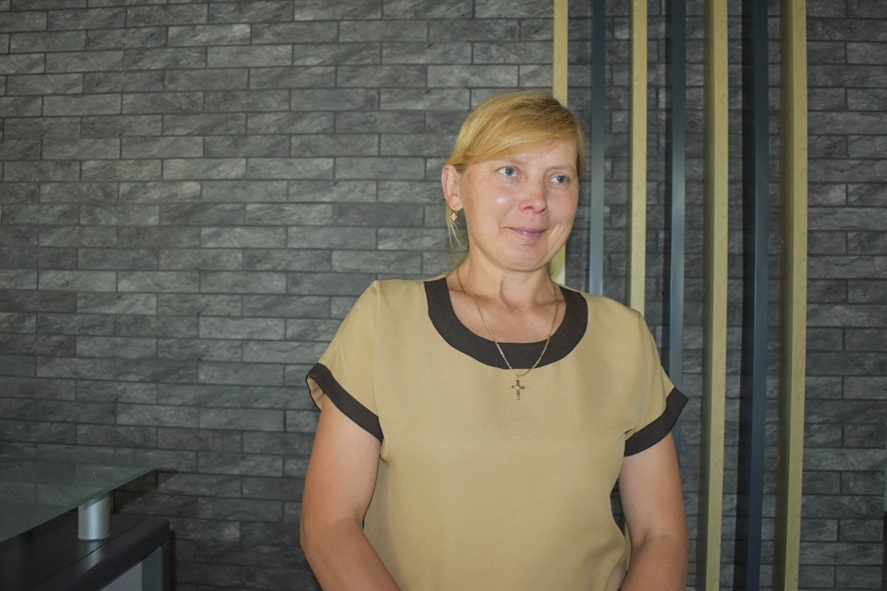 Валентина Ющенко працює прибиральницею в офісі заводу "Лімері" 