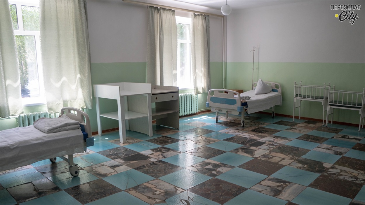 Кожна палата пологового відділення в Переяславі розрахована на двох матусь і має два ліжка, але пацієнтки можуть перебувати там і поодинці