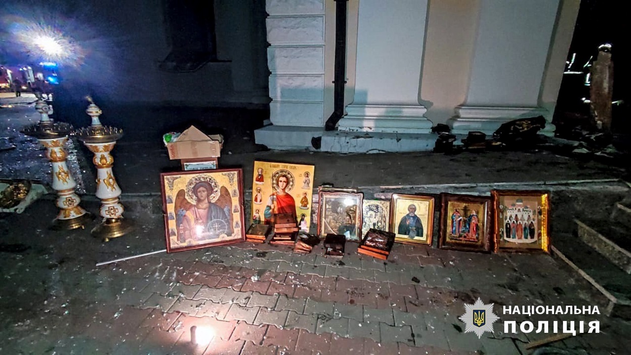 З-під завалів собору дістали ікони