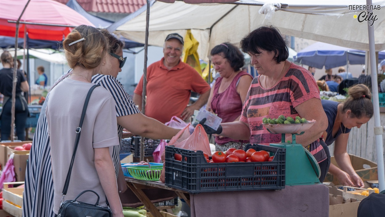 Пані Людмила з Рогозова продає домашні помідори