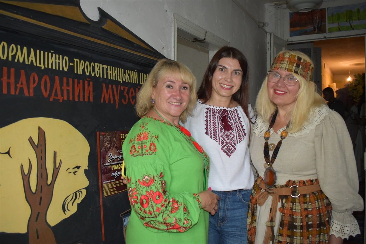 Любов Онопрієнко з гостями заходу 
