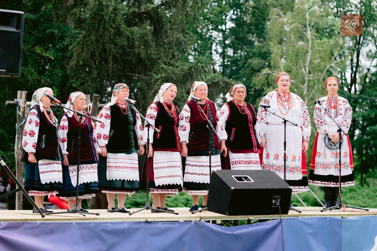 Народний фольклорний колектив "Червона калина" з села Лука Білогородської громади