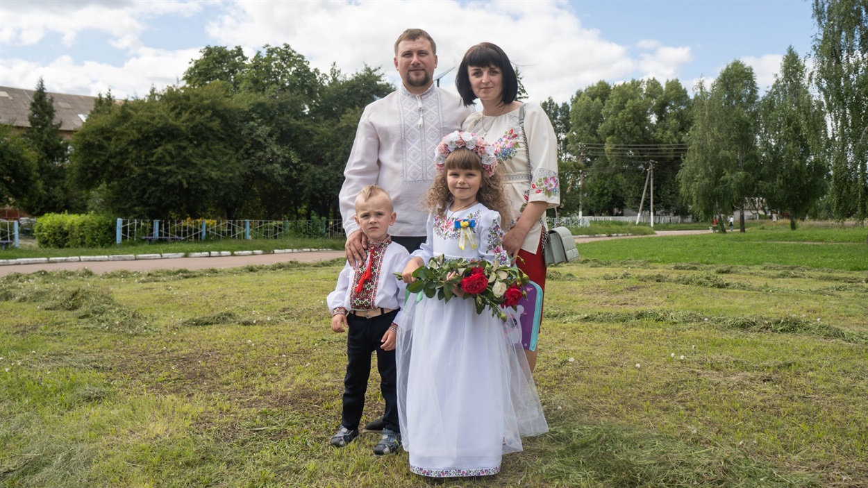 Родина Орловських прийшла на свято до донечки Соломійки