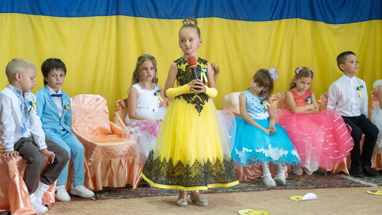 Випускники підготували для гостей велику програму