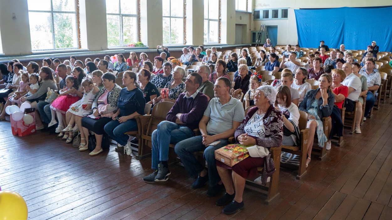 Подивитися на малечу до сільського БК завітали рідні та близькі