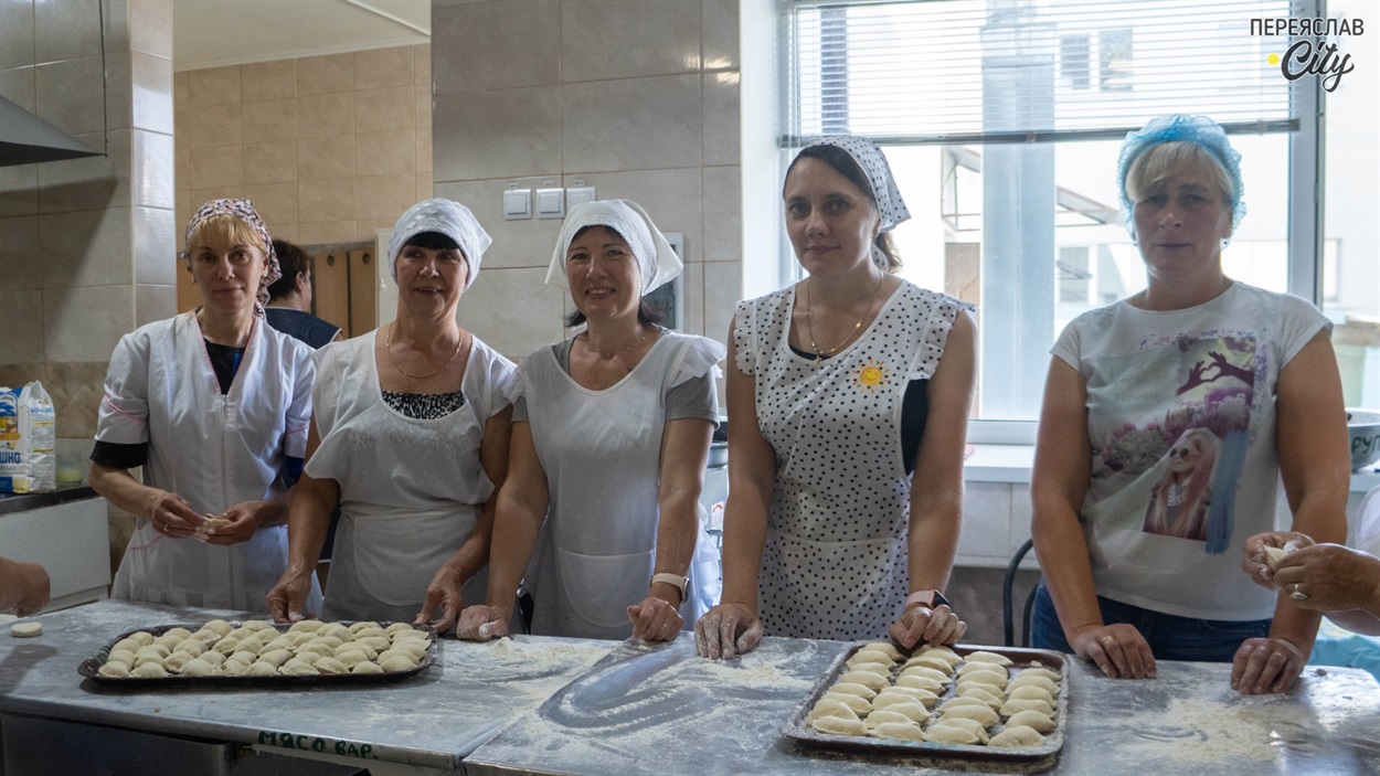 За одну "зміну" вдається приготувати півтори-дві тисячі вареників