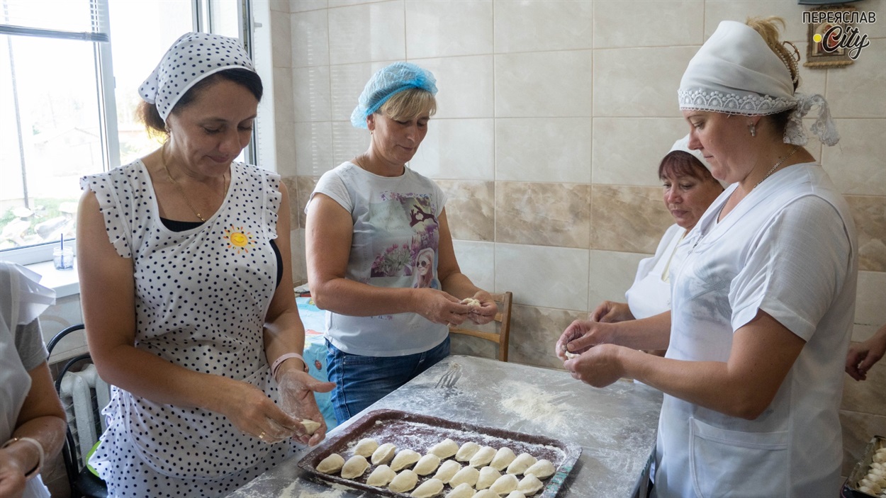 Вареники готують з різними начинками