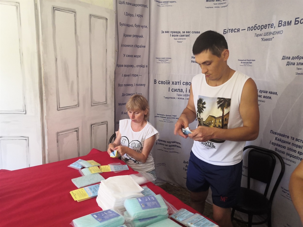 Для наполегливих людей нема нічого неможливого. За роботою Ніна Дейнега та Артем Фокша, вони приїхали із Соснови 