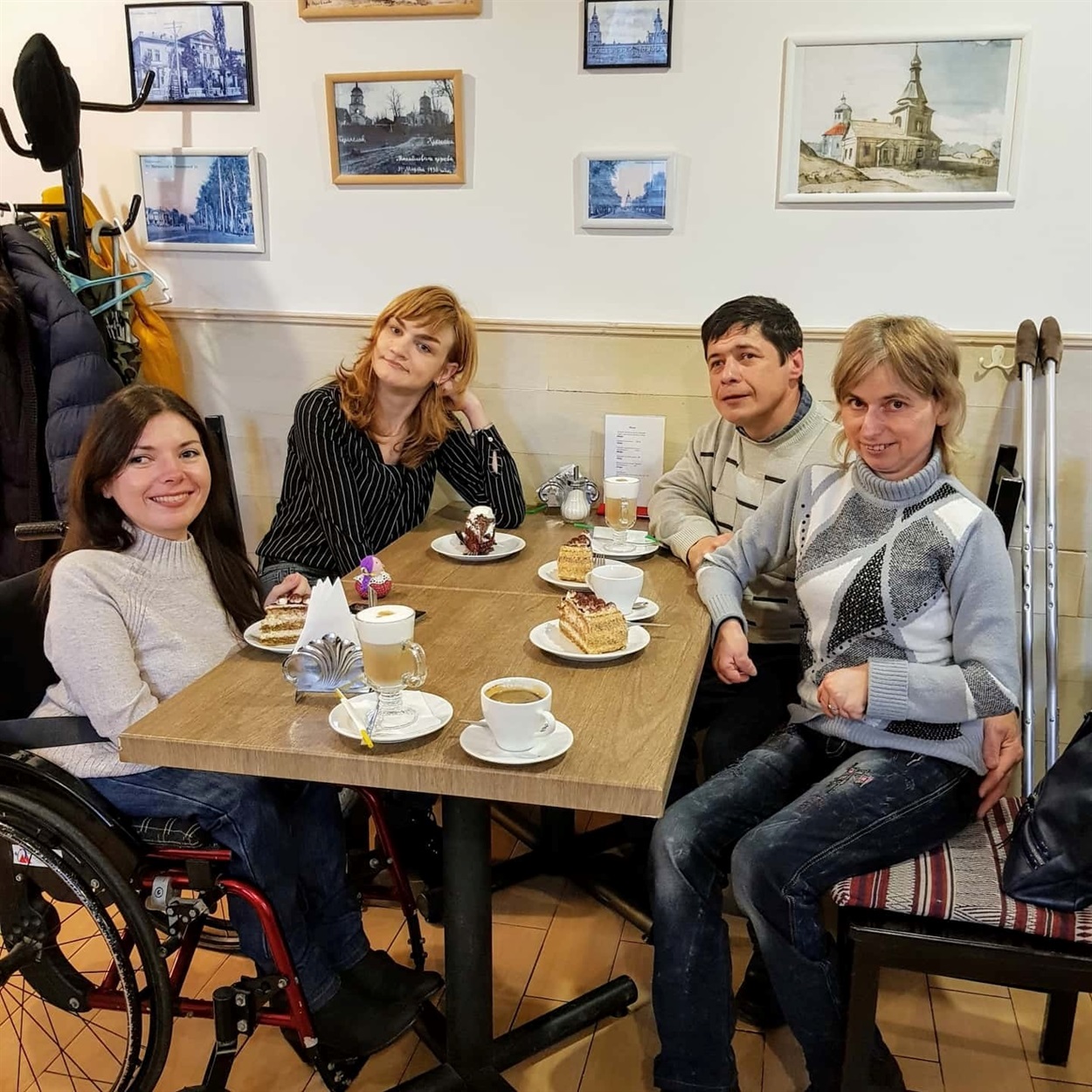 Ірина Трофимець із друзями у кав'ярні "Пектораль"