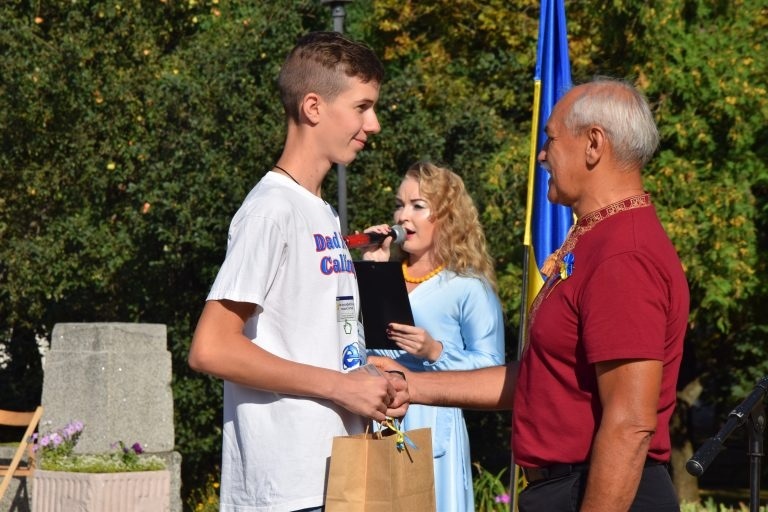Церемонія вручення паспорта України