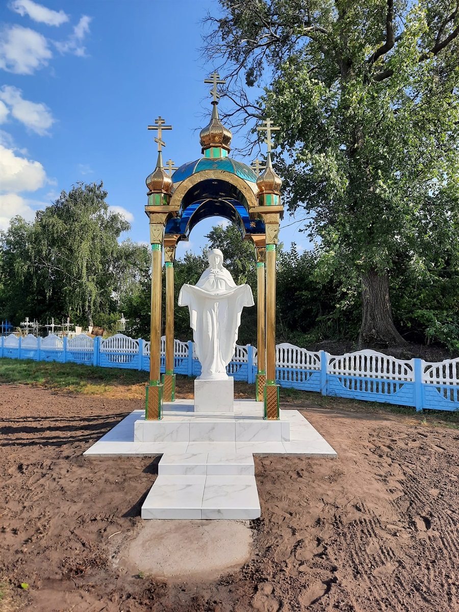 Скульптура Божої Матері