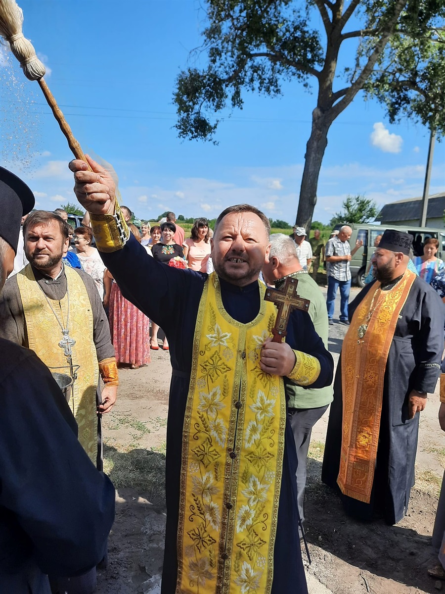 Процес освячення Алеї та скульптури