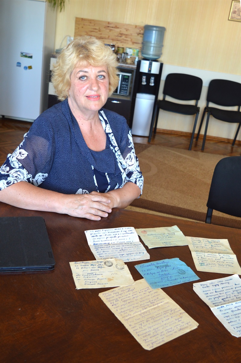 Анна Непорожня завітала в редакцію із листами, які колись писала її бабуся Єва