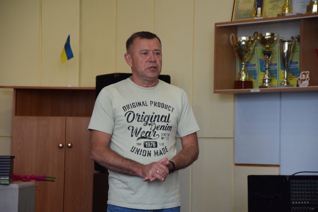 Начальник відділу фізичної культури, молоді, спорту та охорони здоров’я Валерій Мільгевський вітає колег