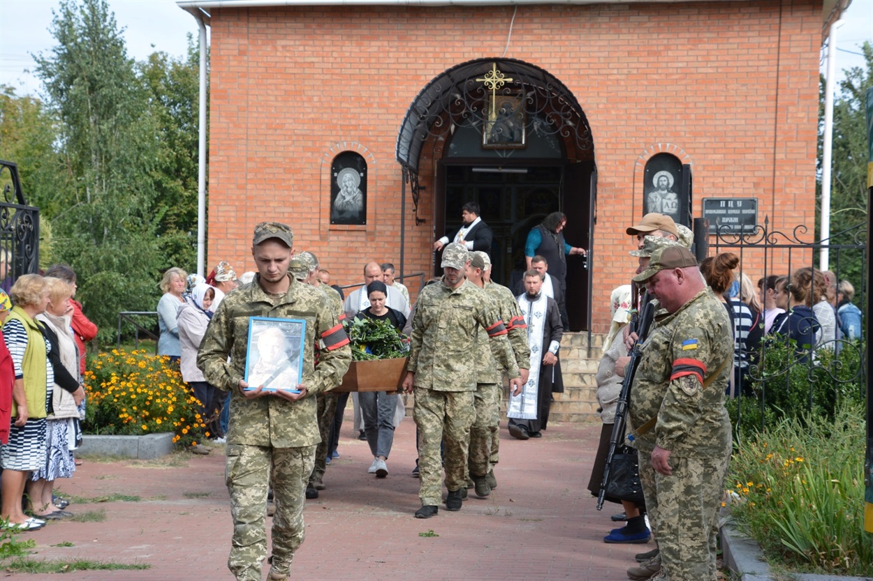 Прощання із загиблим бійцем Валентином Голубом