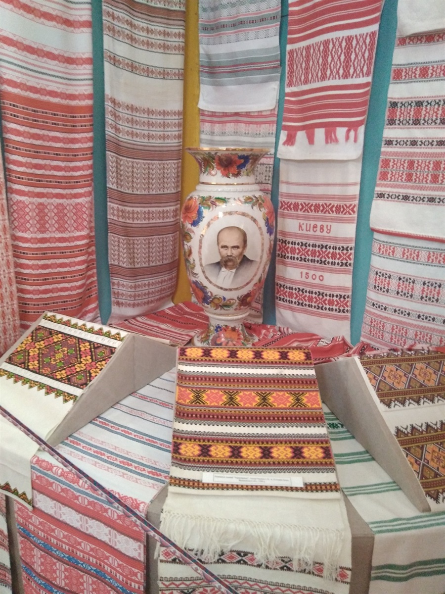 Авторські рушники народних майстрів К.Кулик, І.Нечипоренка, Н.Скопець