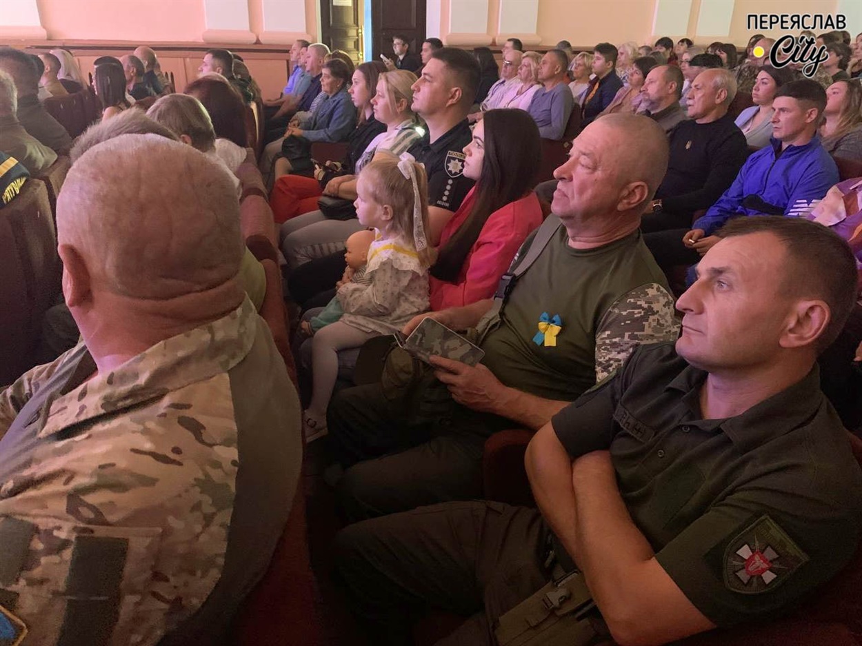 Зала другого корпусу ЦКМ заповнений людьми