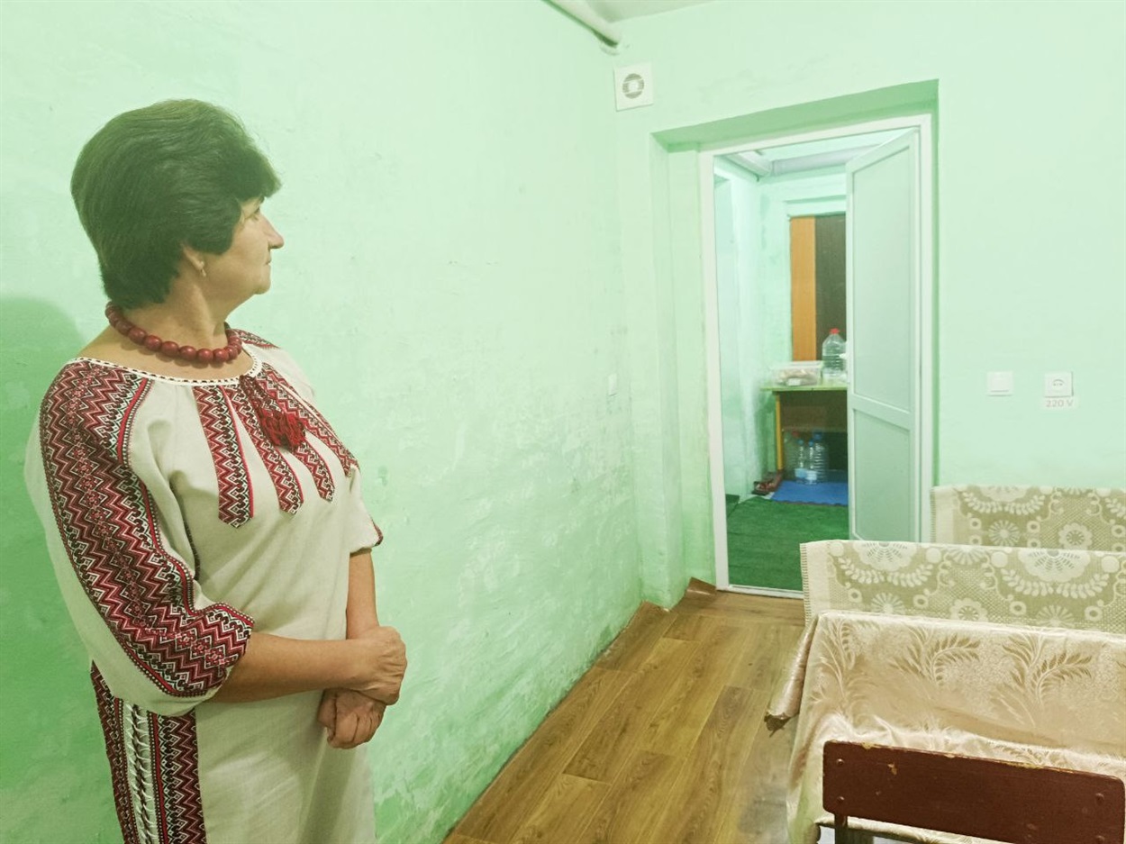 ... але місця для всіх учасників навчального процесу однозначно мало, тому гімназія працює у дві зміни 