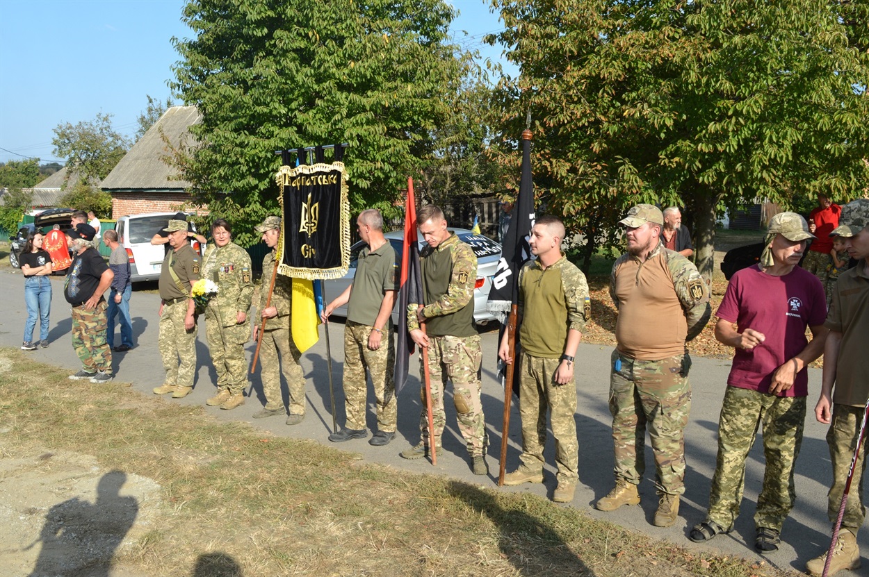 На відкритті знака у Грушківці був присутній військовий підрозділ «Карпатська Січ»